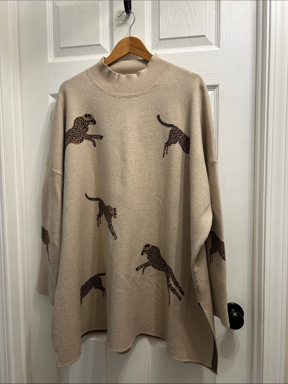 entro Neutral Beige Ribbed Knit Top w/ cheetahs